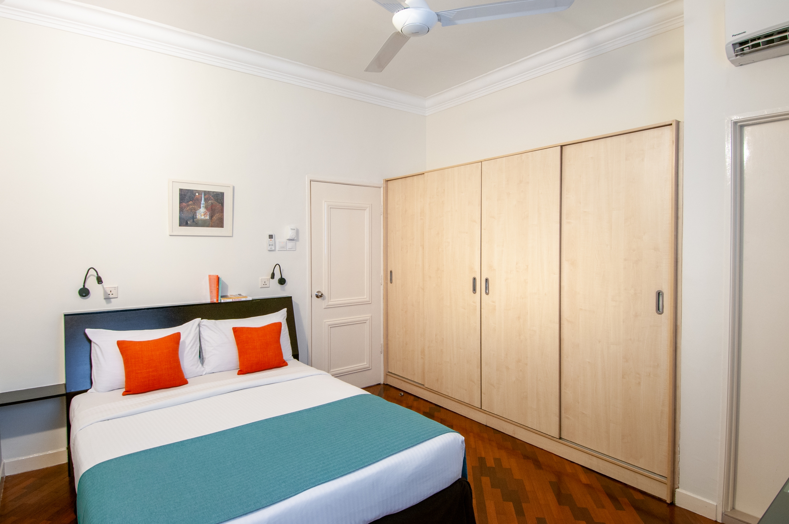 2BR_queen bedroom 02